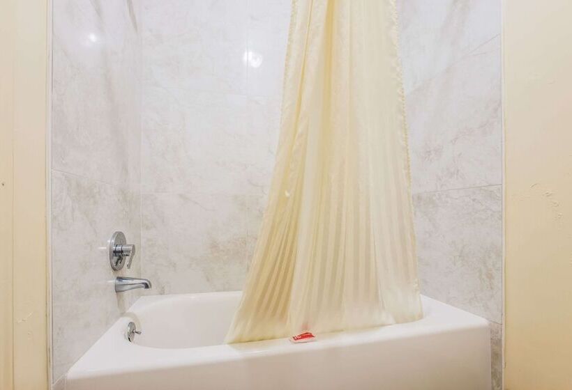 Отель Econo Lodge