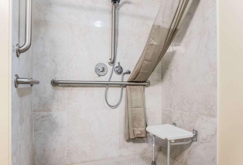 Отель Econo Lodge