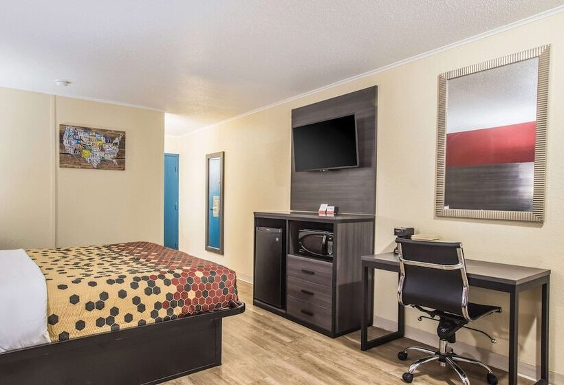 Отель Econo Lodge