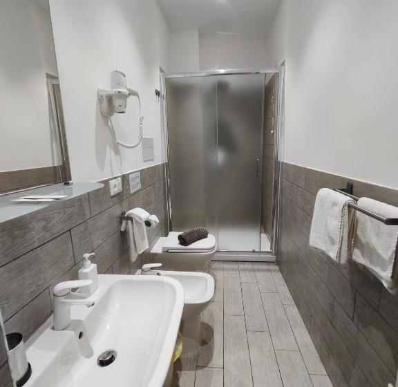 Отель Faraglione