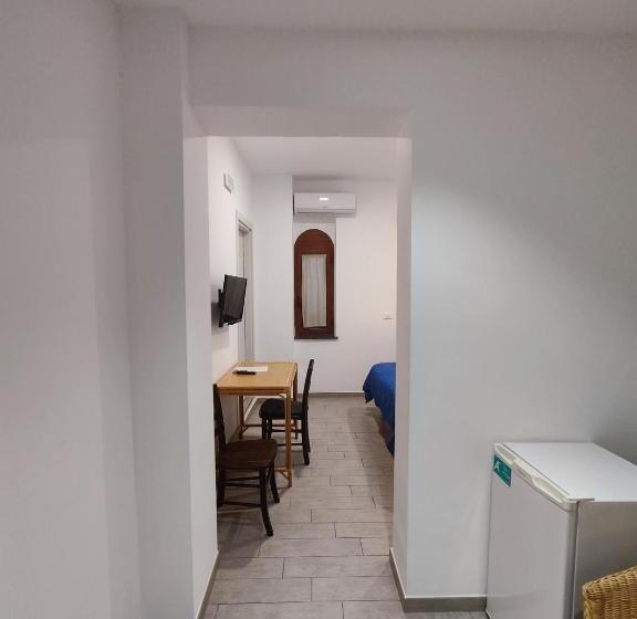 Отель Faraglione