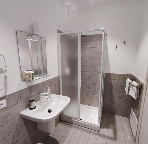 Отель Faraglione