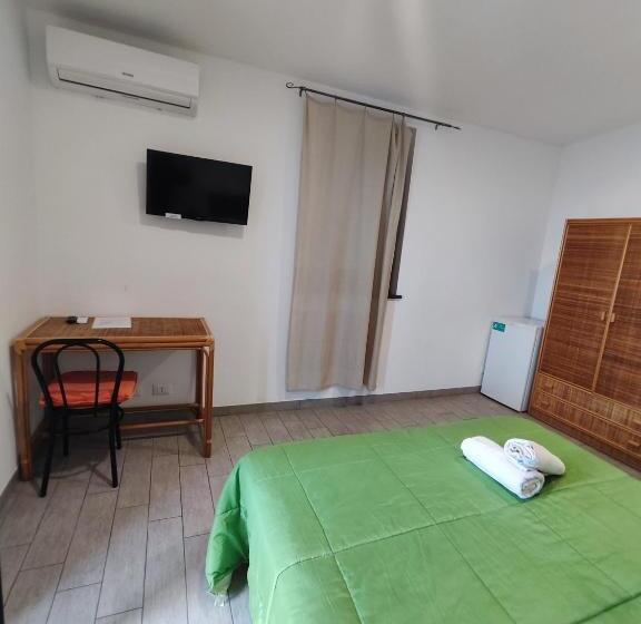 Отель Faraglione