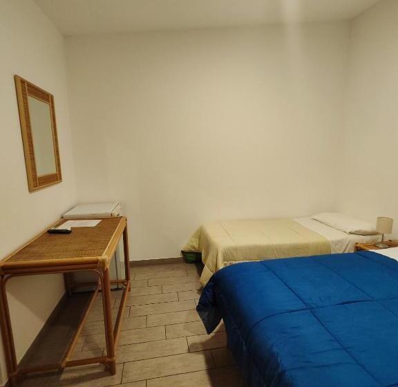 Отель Faraglione