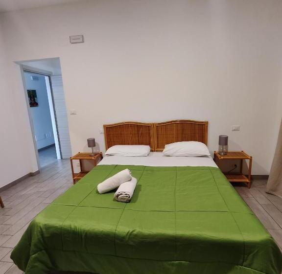 Отель Faraglione