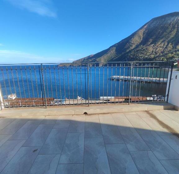 Отель Faraglione