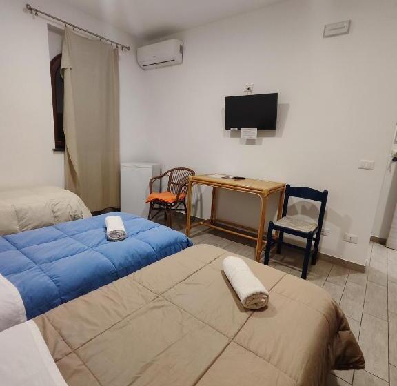 Отель Faraglione