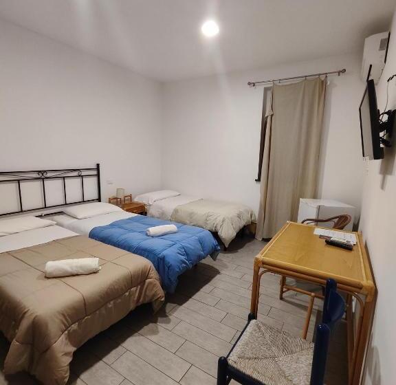 Отель Faraglione