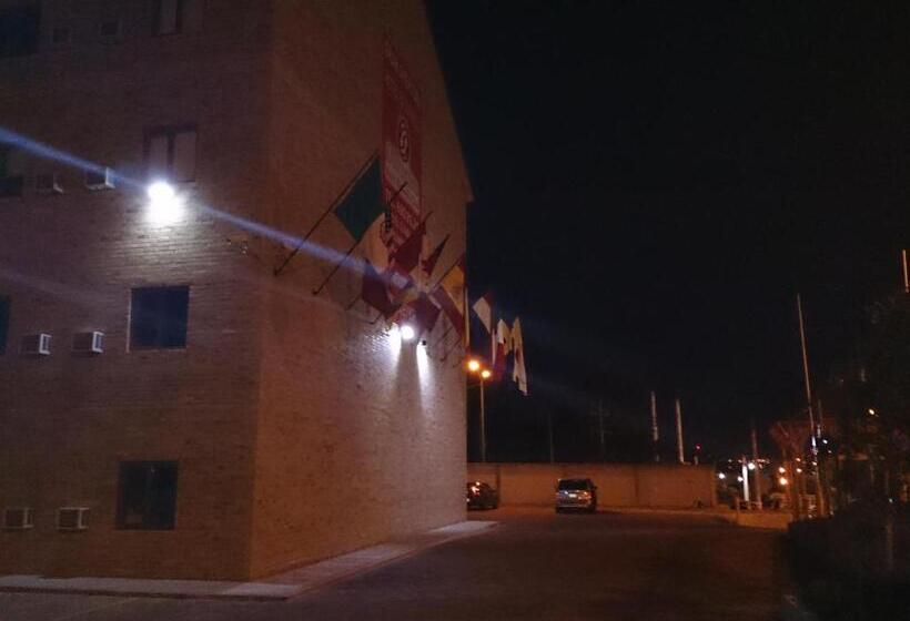 Отель Oliver Inn Business Class