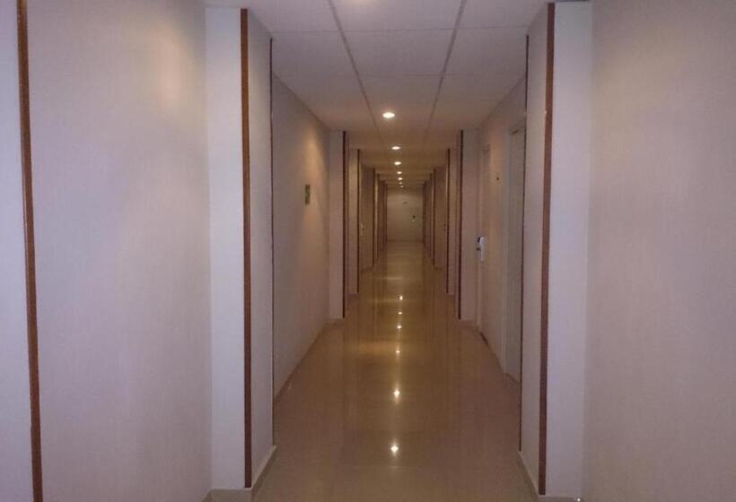 Отель Oliver Inn Business Class