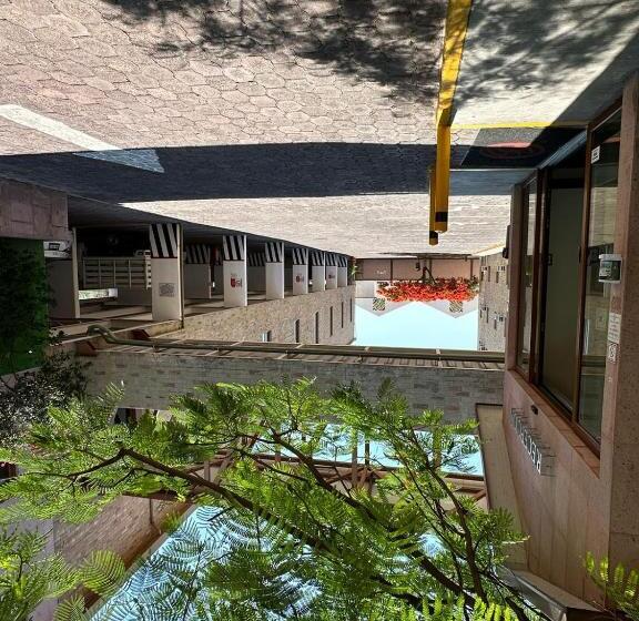 Отель Oliver Inn Business Class