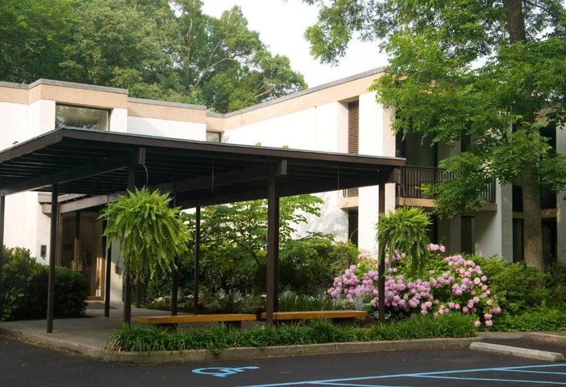 Griffin Hotel, An Official Colonial Williamsburg