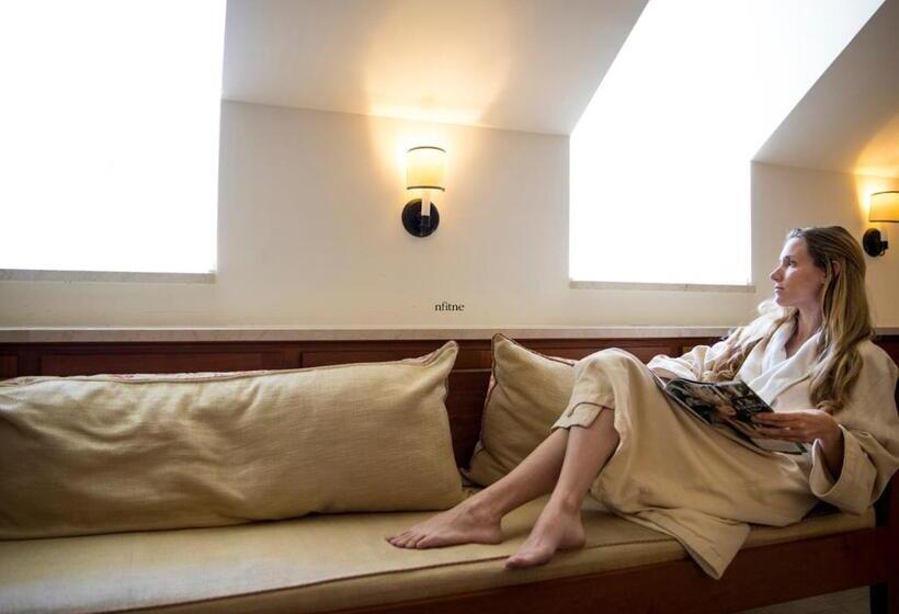 Griffin Hotel, An Official Colonial Williamsburg