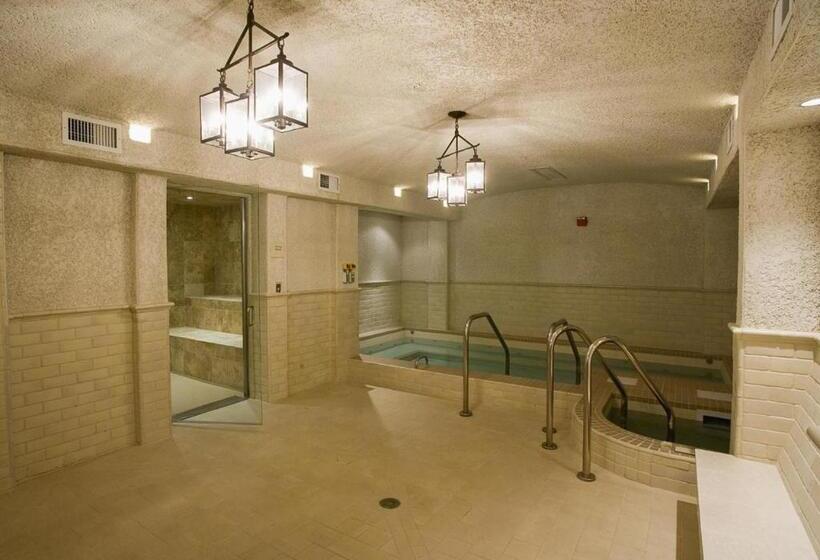 Griffin Hotel, An Official Colonial Williamsburg