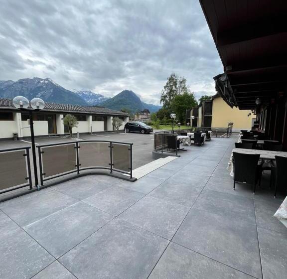 בית מלון כפרי The River Village