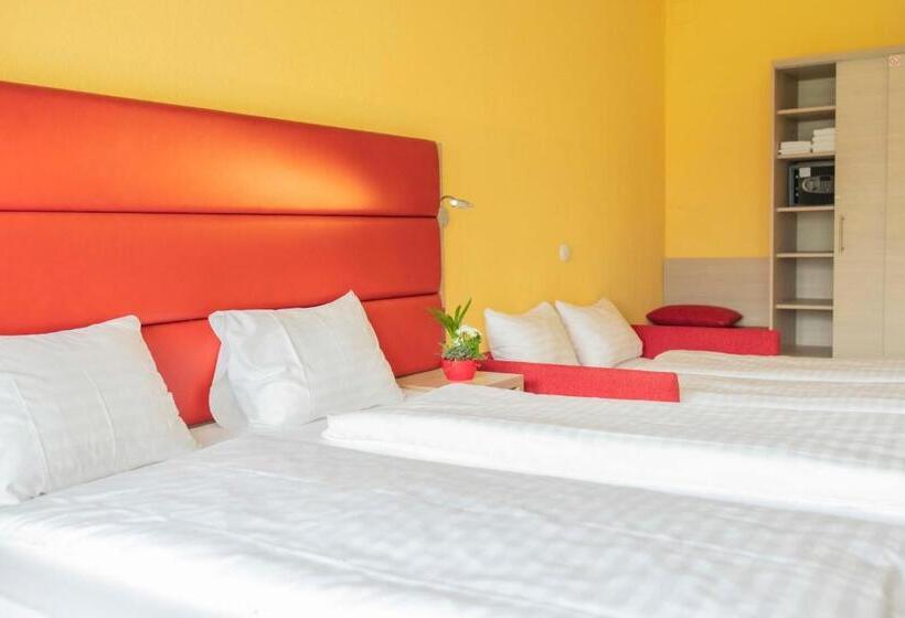 בית מלון כפרי The River Village