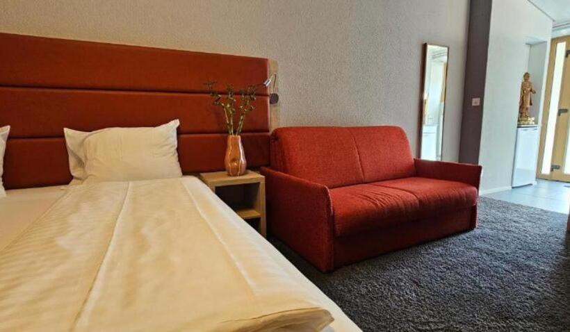 בית מלון כפרי The River Village