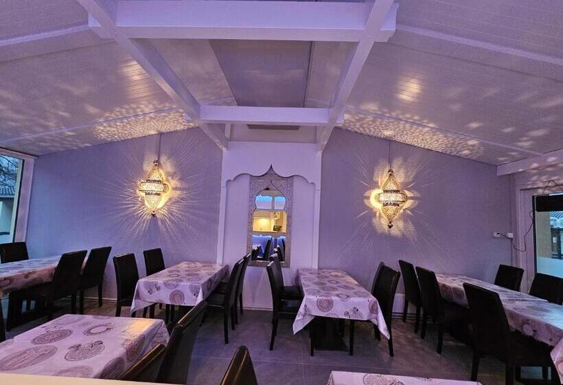 בית מלון כפרי The River Village