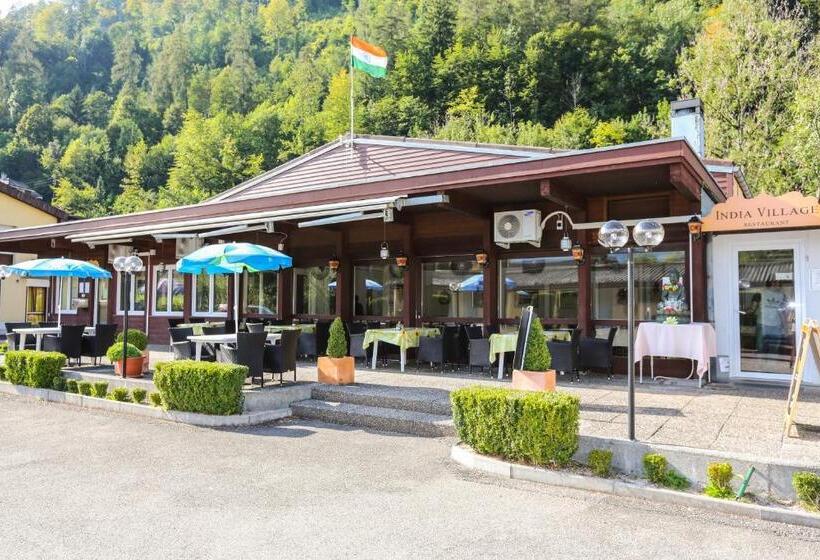 בית מלון כפרי The River Village