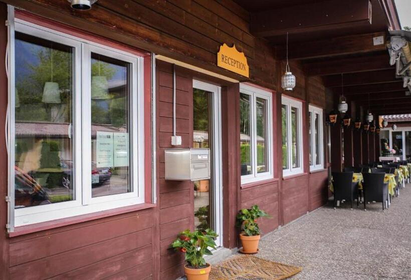 בית מלון כפרי The River Village