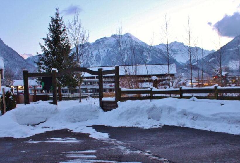 בית מלון כפרי The River Village