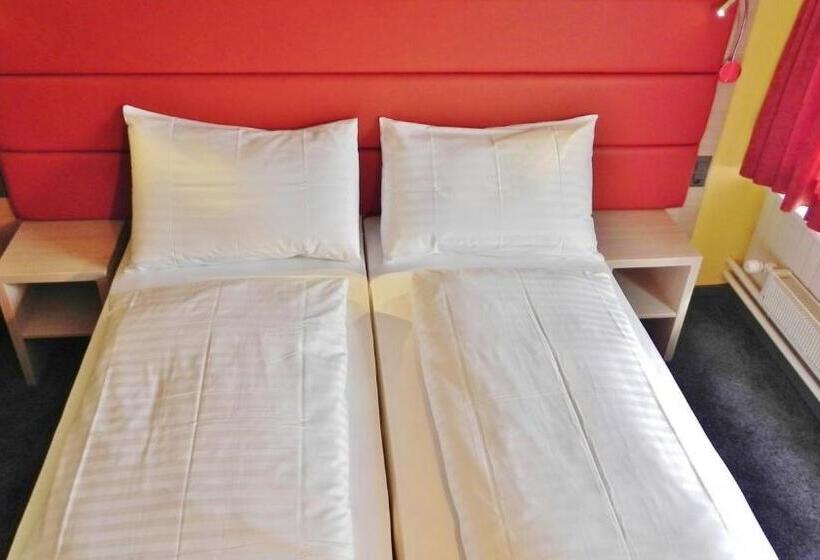 בית מלון כפרי The River Village