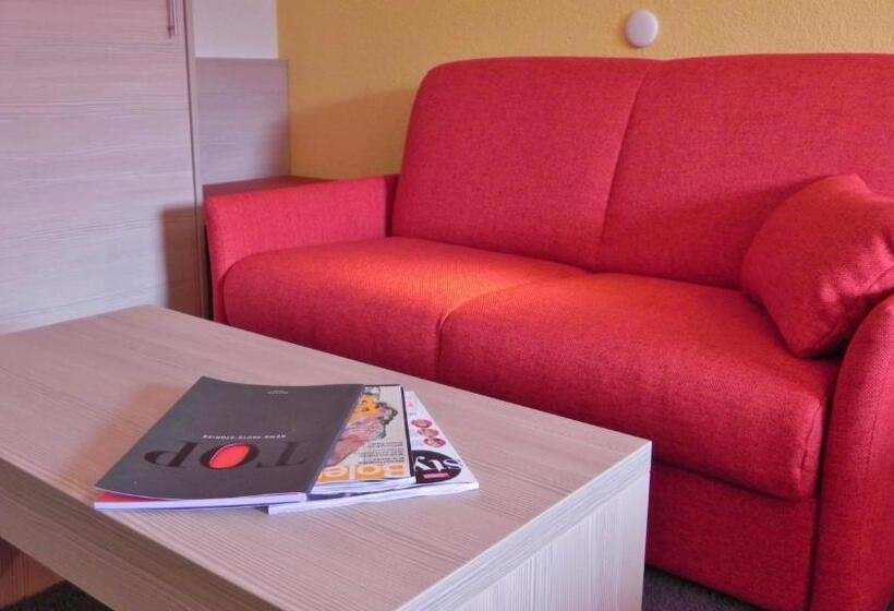 בית מלון כפרי The River Village