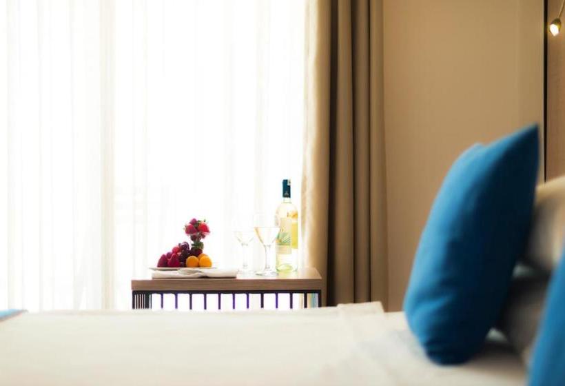 Liv Hotel By Bellazure