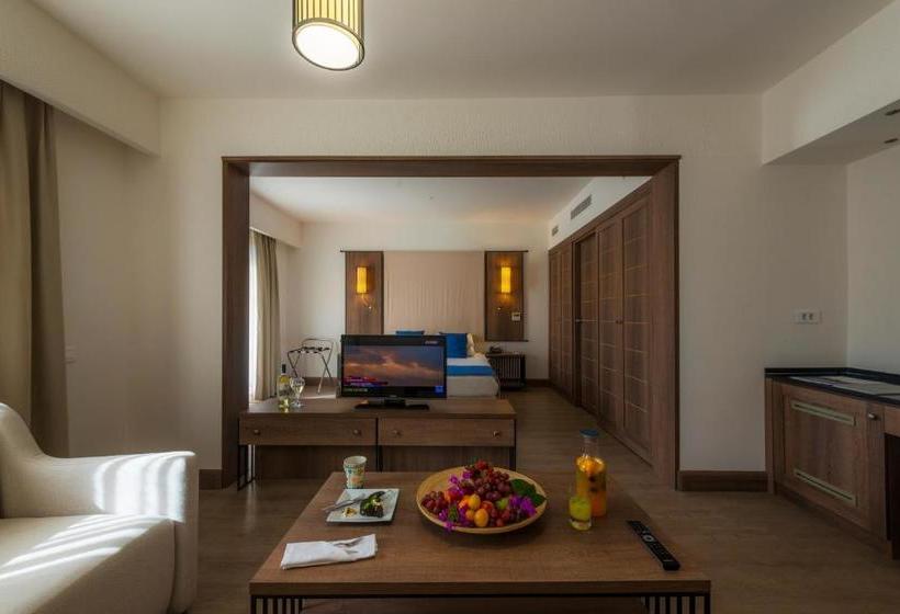 Liv Hotel By Bellazure