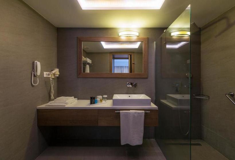 Liv Hotel By Bellazure