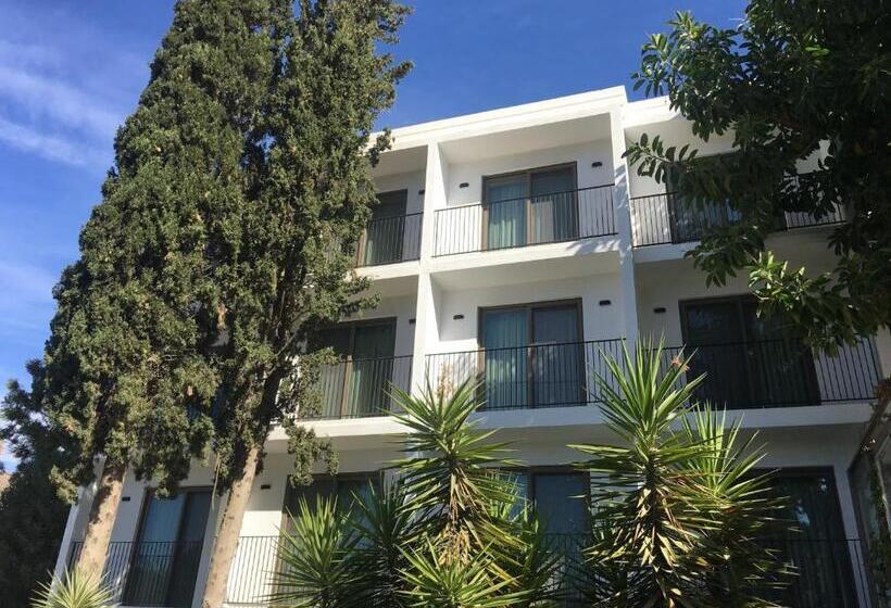 Liv Hotel By Bellazure