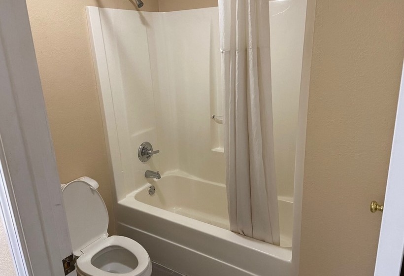 Мотель Ashwood Inn & Suites