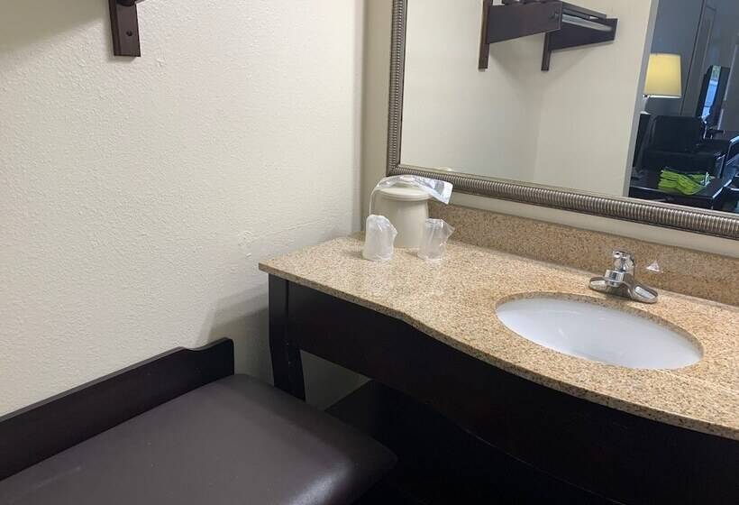 فندق على الطريق Blackwater Inn