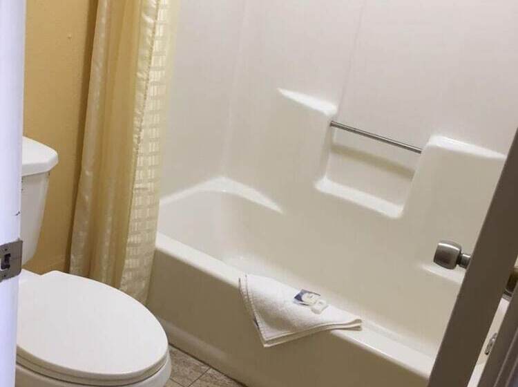 فندق على الطريق Blackwater Inn