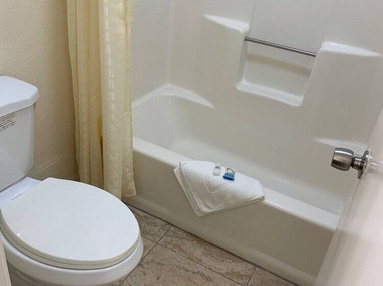 فندق على الطريق Blackwater Inn