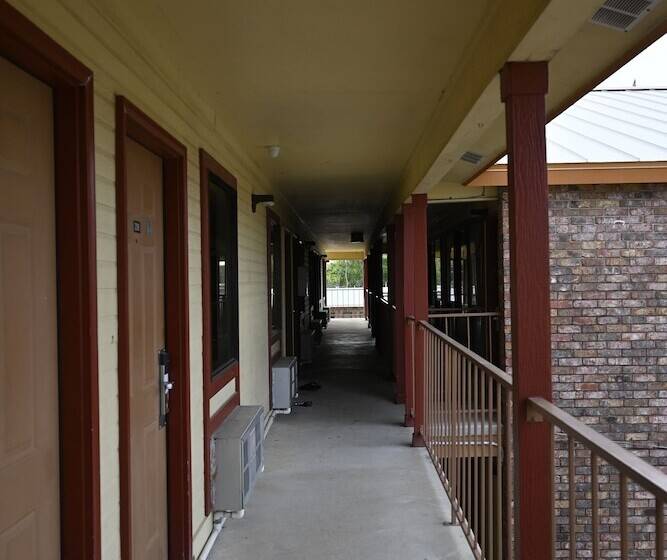 מוטל Coachway Inn