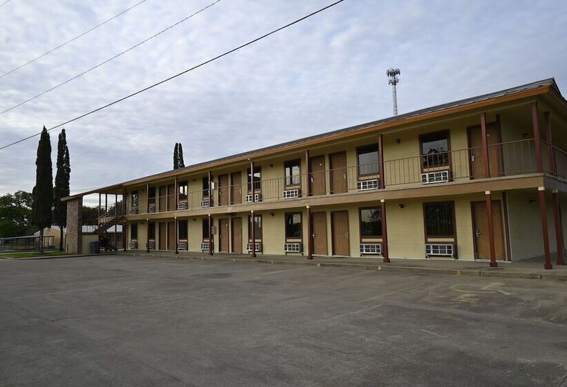 מוטל Coachway Inn