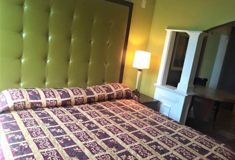 モーテル Madison Inn And Suites