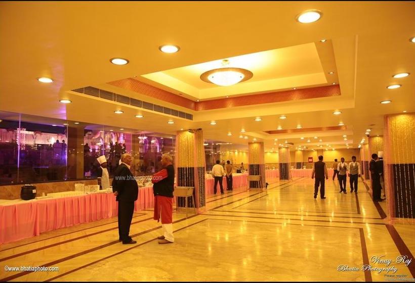 منتجع The Royal Retreat