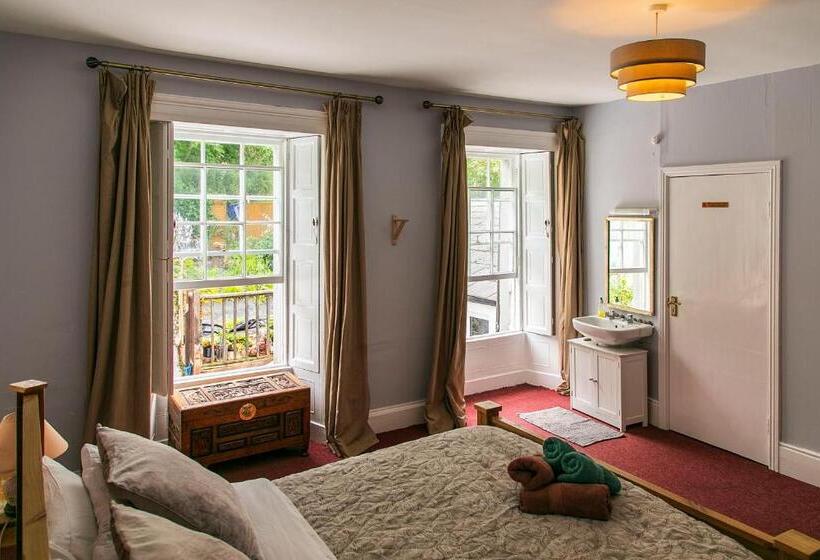 Spoon And The Stars Hostel