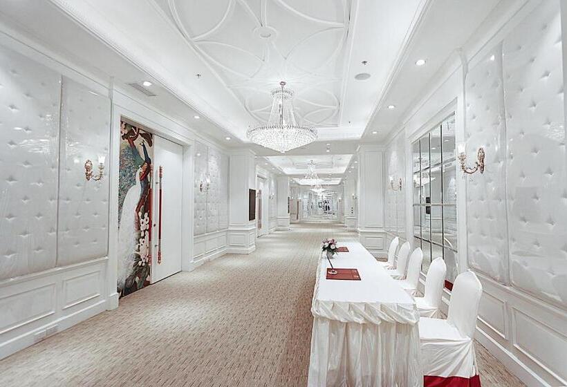 فندق The Empress Premier Chiang Mai   Sha Extra Plus