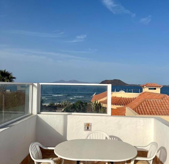 הוסטל Pura Vida Surf Camp & School