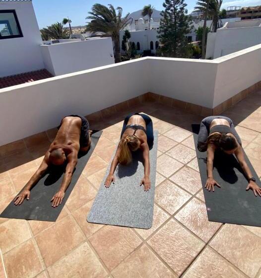 הוסטל Pura Vida Surf Camp & School