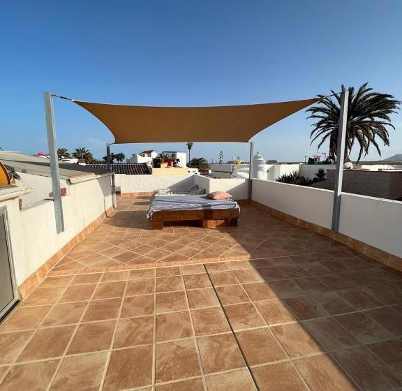 הוסטל Pura Vida Surf Camp & School