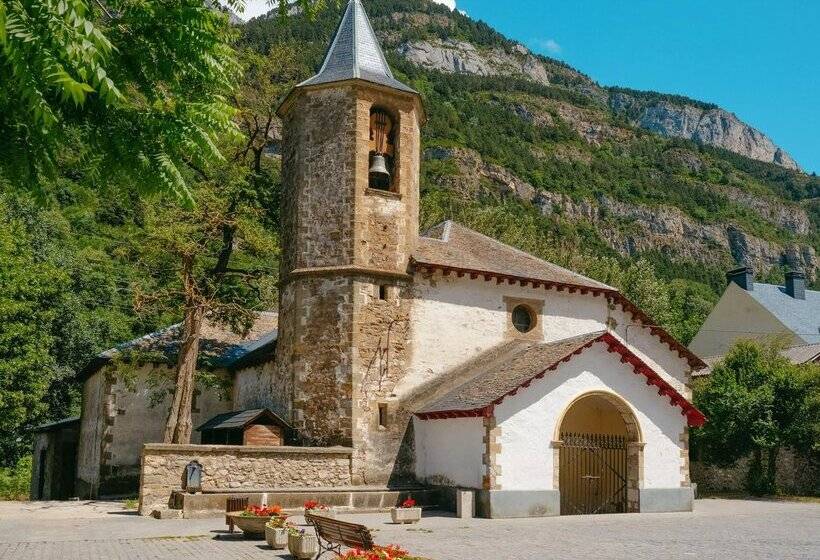 Apartamentos Canfranc Pueblo 3000