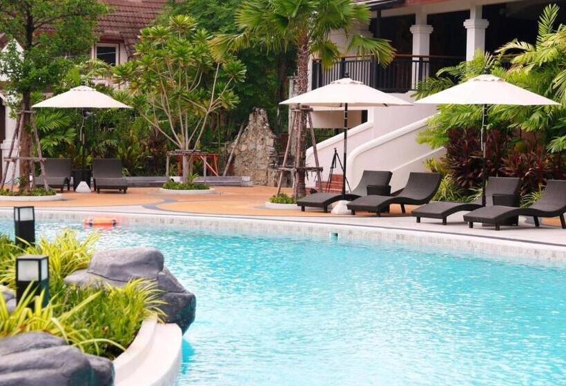 Kastel Pattaya Hotel By Loft Bangkok