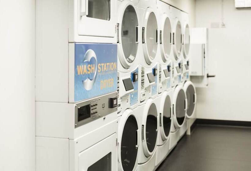 הוסטל Peel Park Quarter Campus Accommodation