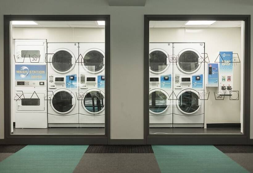 הוסטל Peel Park Quarter Campus Accommodation