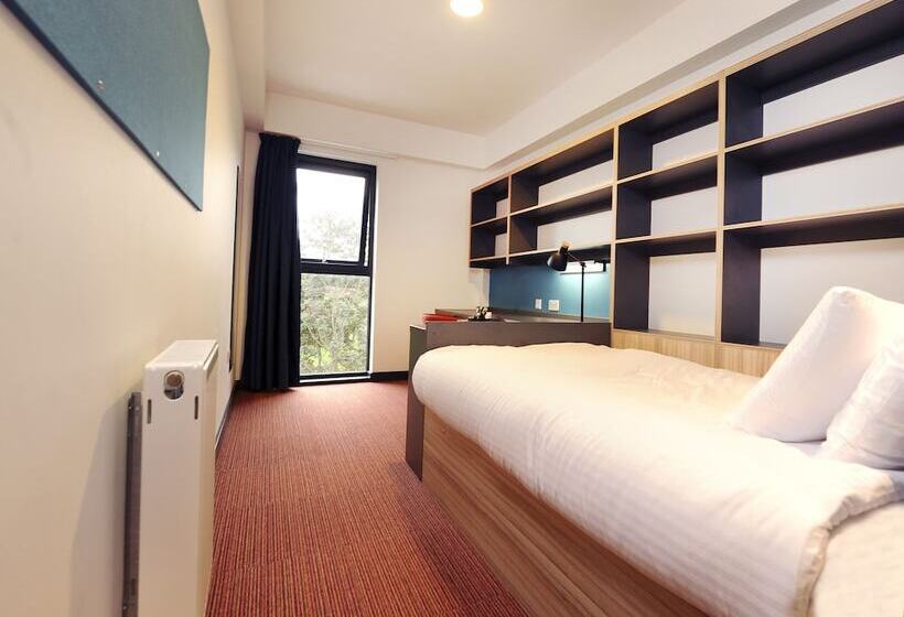 הוסטל Peel Park Quarter Campus Accommodation