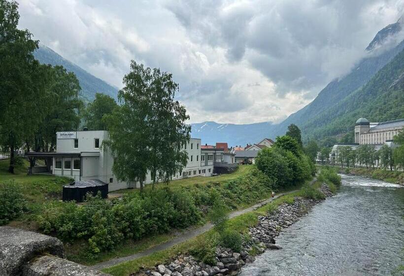 הוסטל Birkelunden Bed & Breakfast